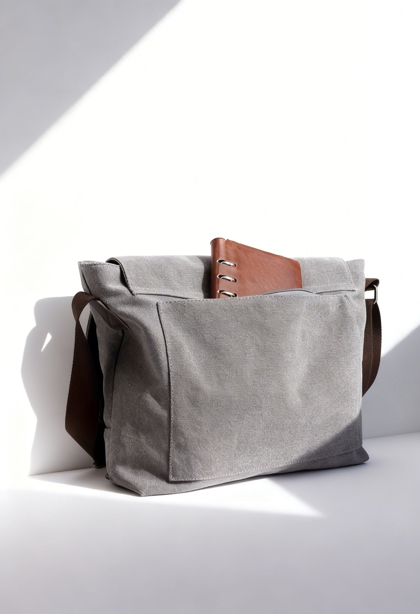 Crossbody Bag Fashionable — Waterproof Leather Shoulder Bag - Adjustable Strap Detail