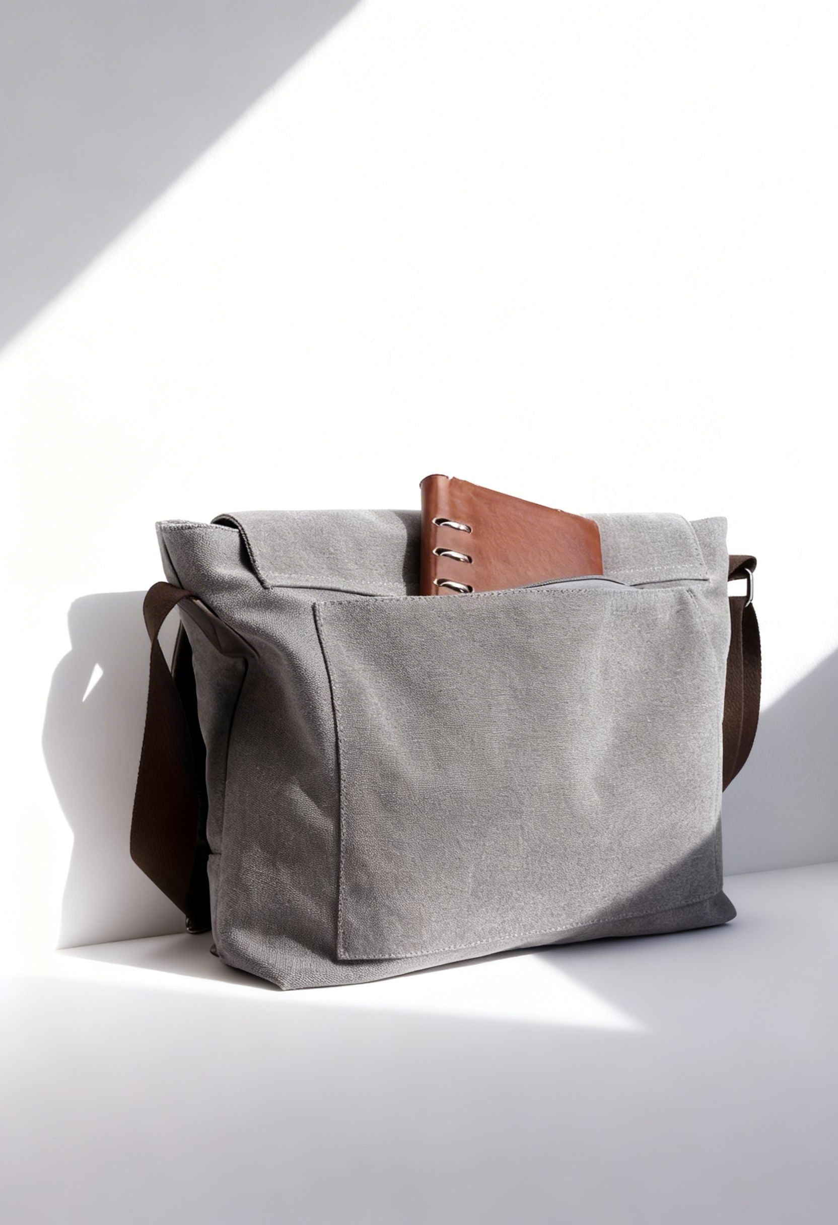 Crossbody Bag Fashionable — Waterproof Leather Shoulder Bag - Adjustable Strap Detail