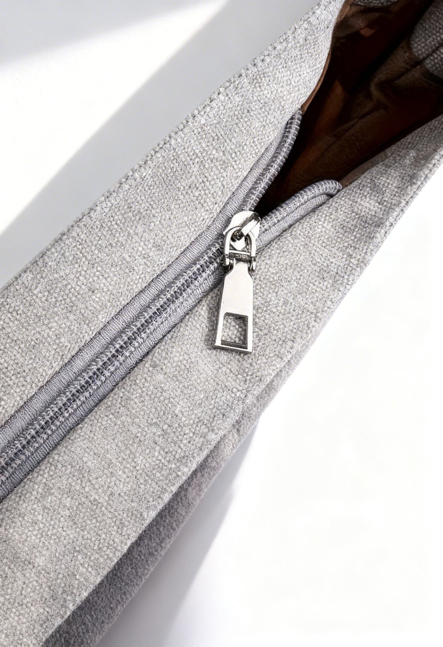 Crossbody Bag Fashionable — Waterproof Leather Shoulder Bag - Zipper and Hardware Close-Up