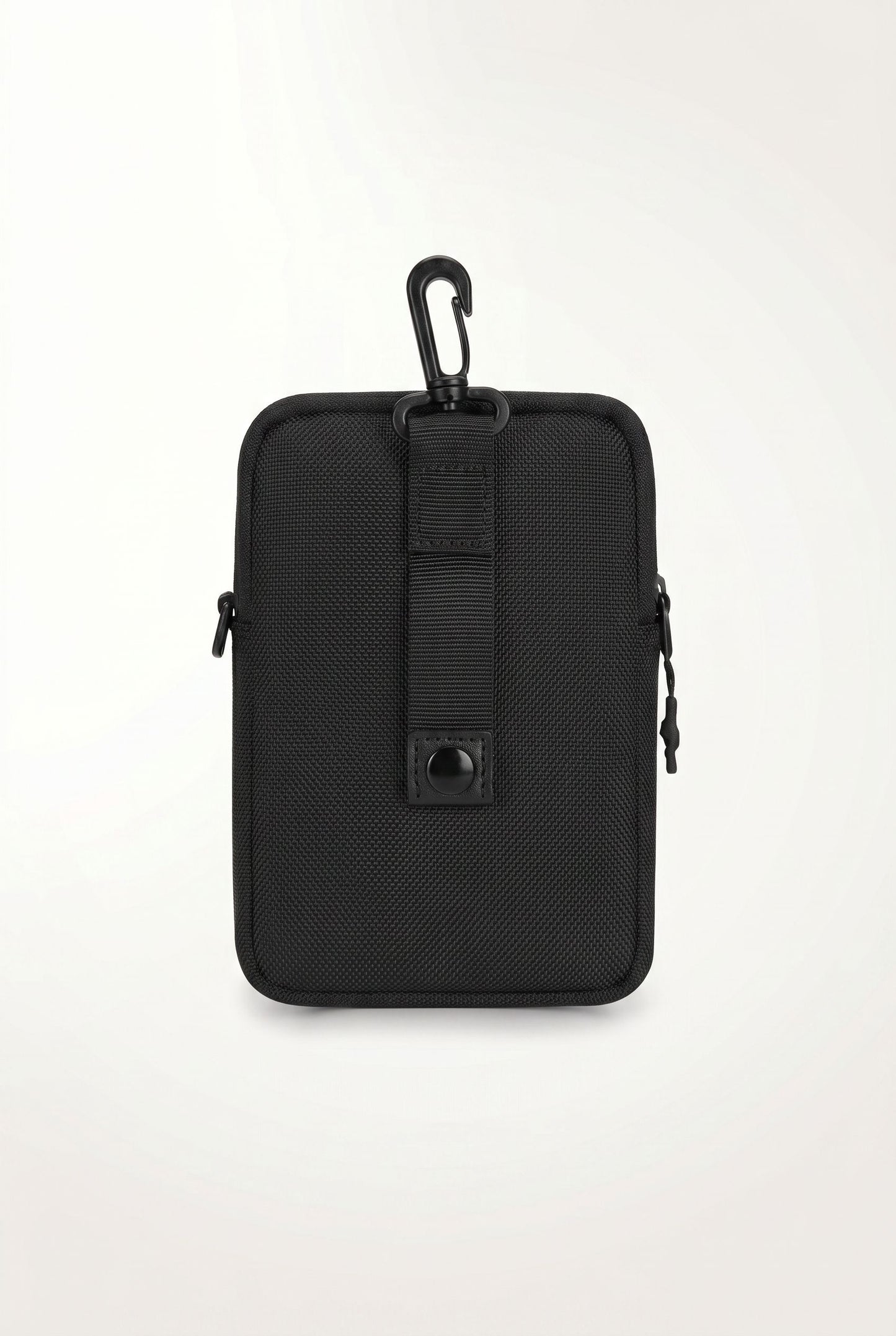 Menloft Crossbody NomadCore Cordura – men's bag lifestyle photo | Everyday carry