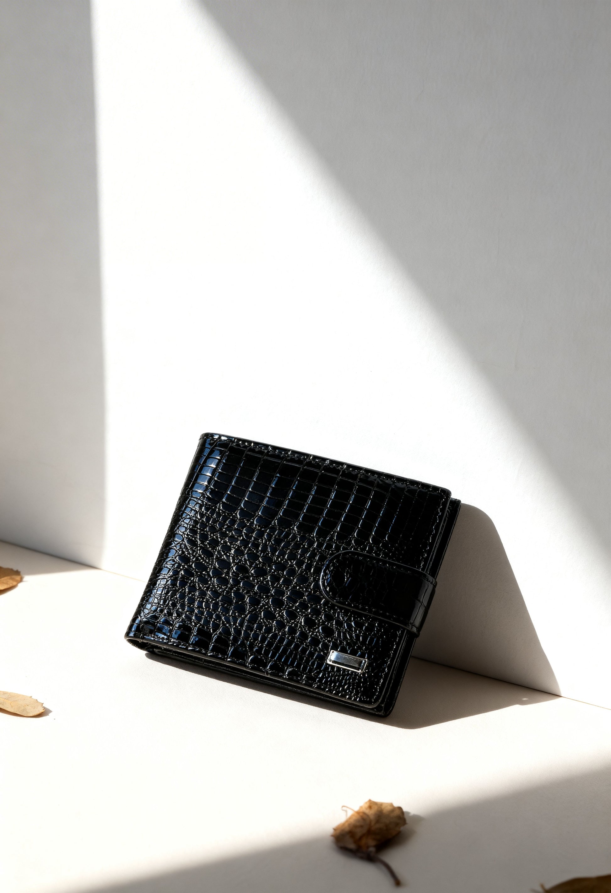 Elegant Crocodile-Embossed Leather Wallet for Men - Genuine Leather Bifold Wallet Open View