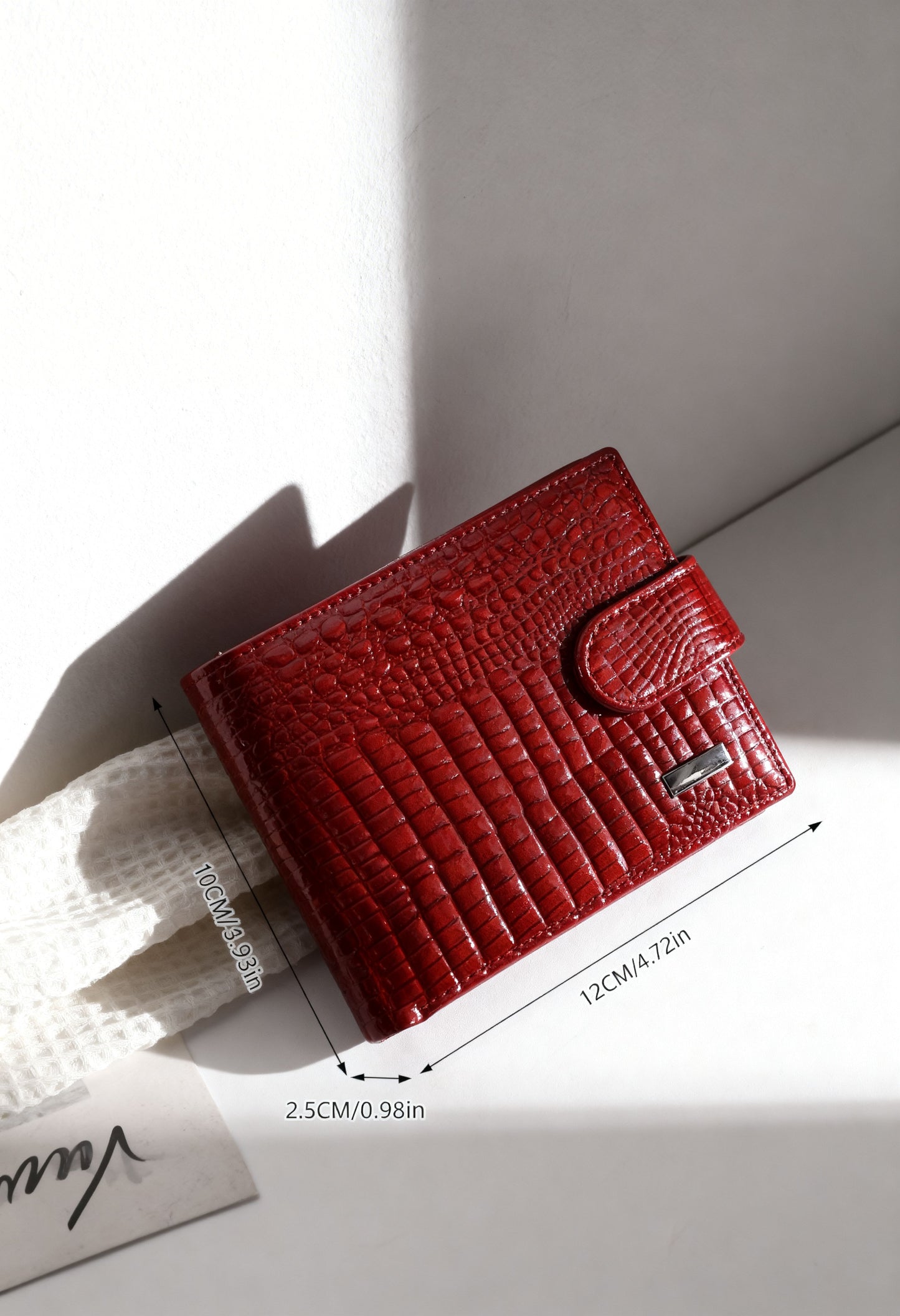 Elegant Crocodile-Embossed Leather Wallet for Men - Premium Leather Texture Close-Up