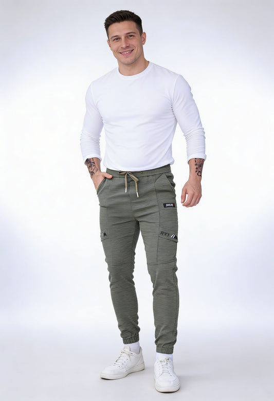 Stay stylish this season with our men’s autumn checkered jogger pants.
Designed with a modern slim fit and comfortable elastic waistband for everyday wear.
The checkered pattern adds a bold streetwear touch to your fall outfits.
Crafted from soft, breathable fabric for comfort and flexibility.
Perfect for casual looks, travel, or relaxed urban style.