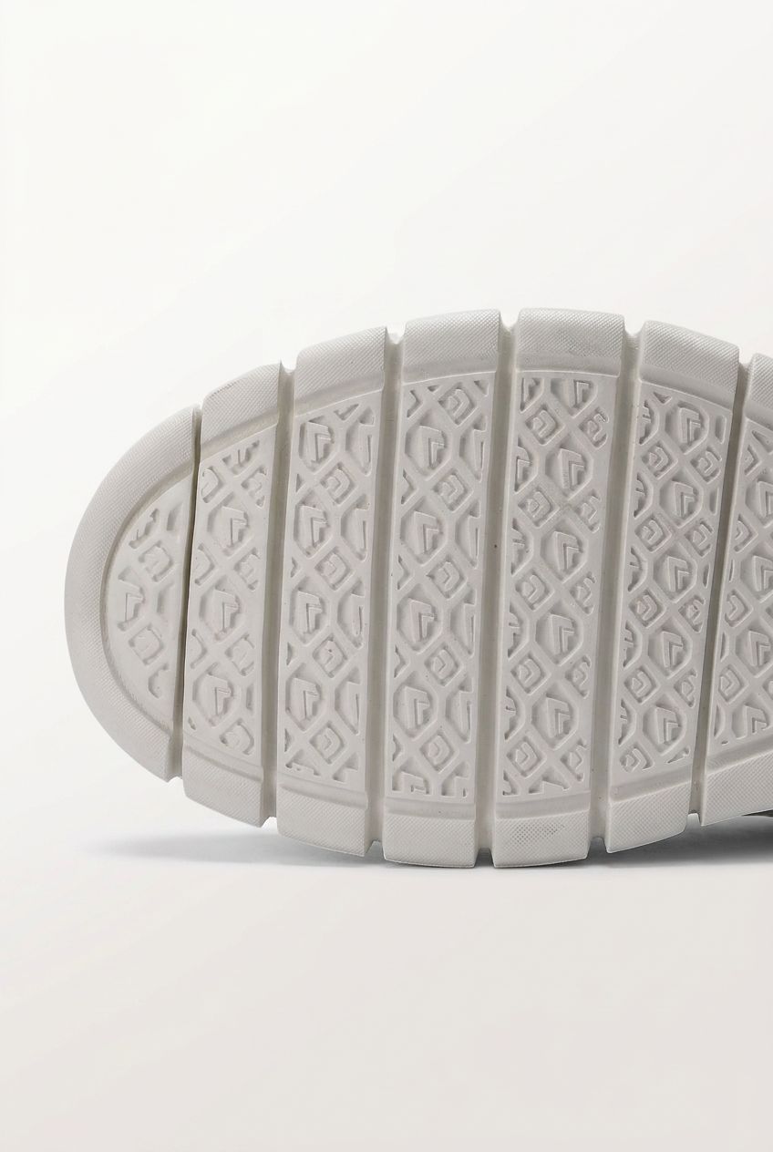 New men's large-sized casual shoes - Fly-Weave mesh breathable sports shoes, lightweight and slip-resistant men's shoes