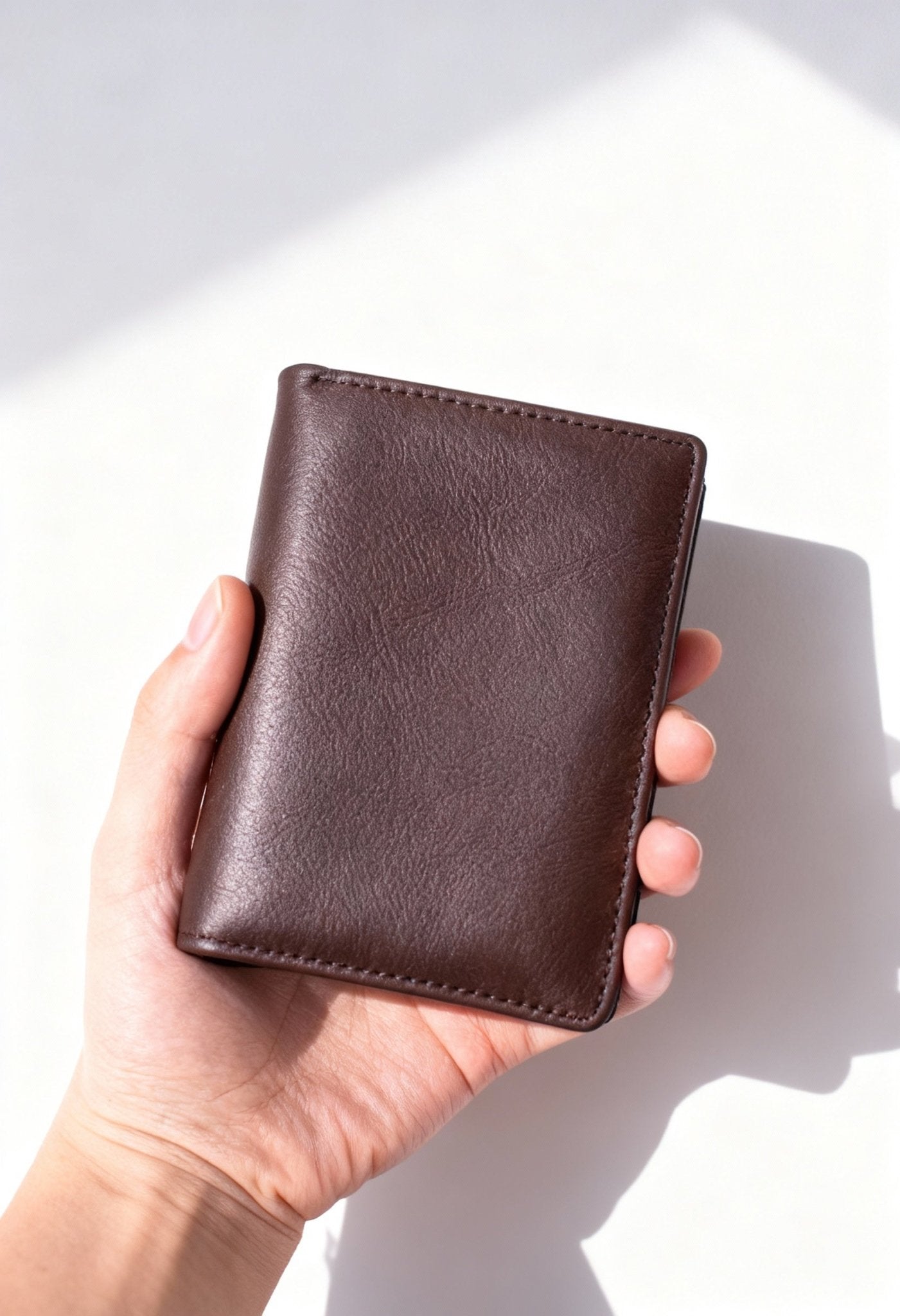 Upgrade your everyday carry with this elegant vintage leather wallet for men. Slim, durable and stylish with RFID protection. Perfect for cards, cash and daily use.
