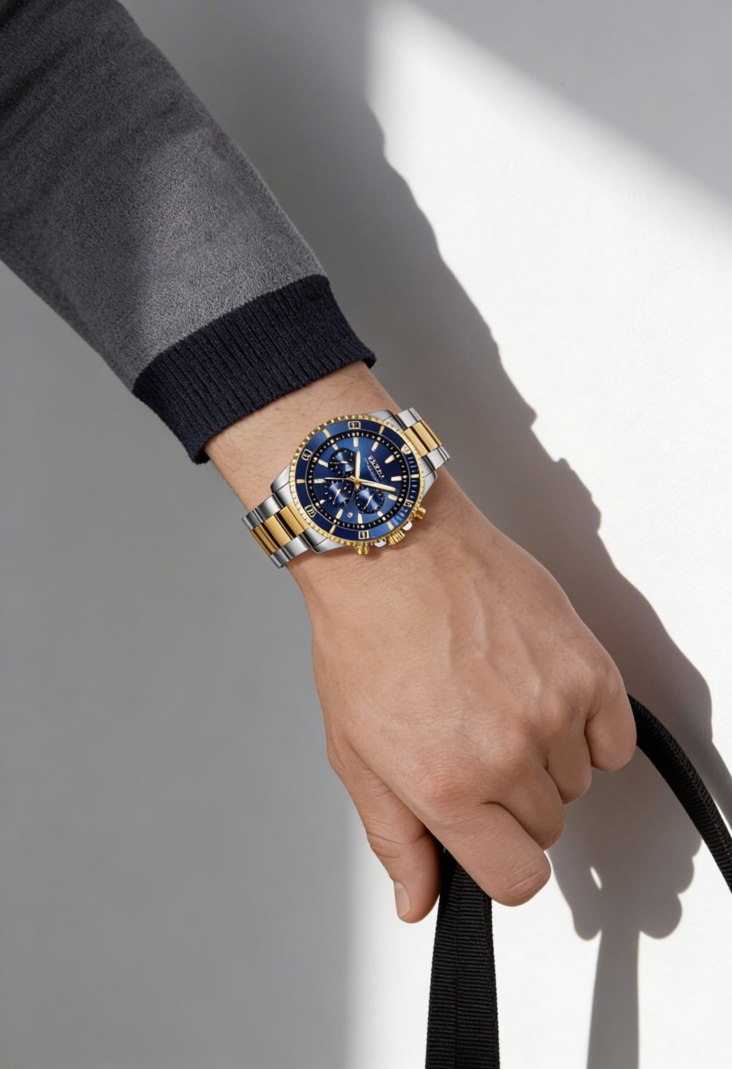 Sophisticated Stainless Steel Dive Watch - 43mm Chronograph