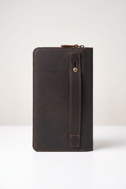 Detail of the genuine leather texture on the vintage clutch wallet