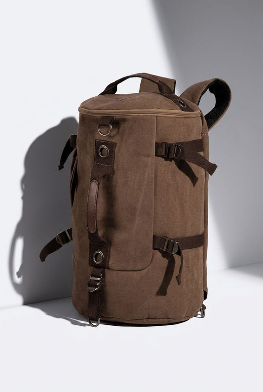 Durable canvas fitness luggage, detail of straps and zippers, perfect for commuters.