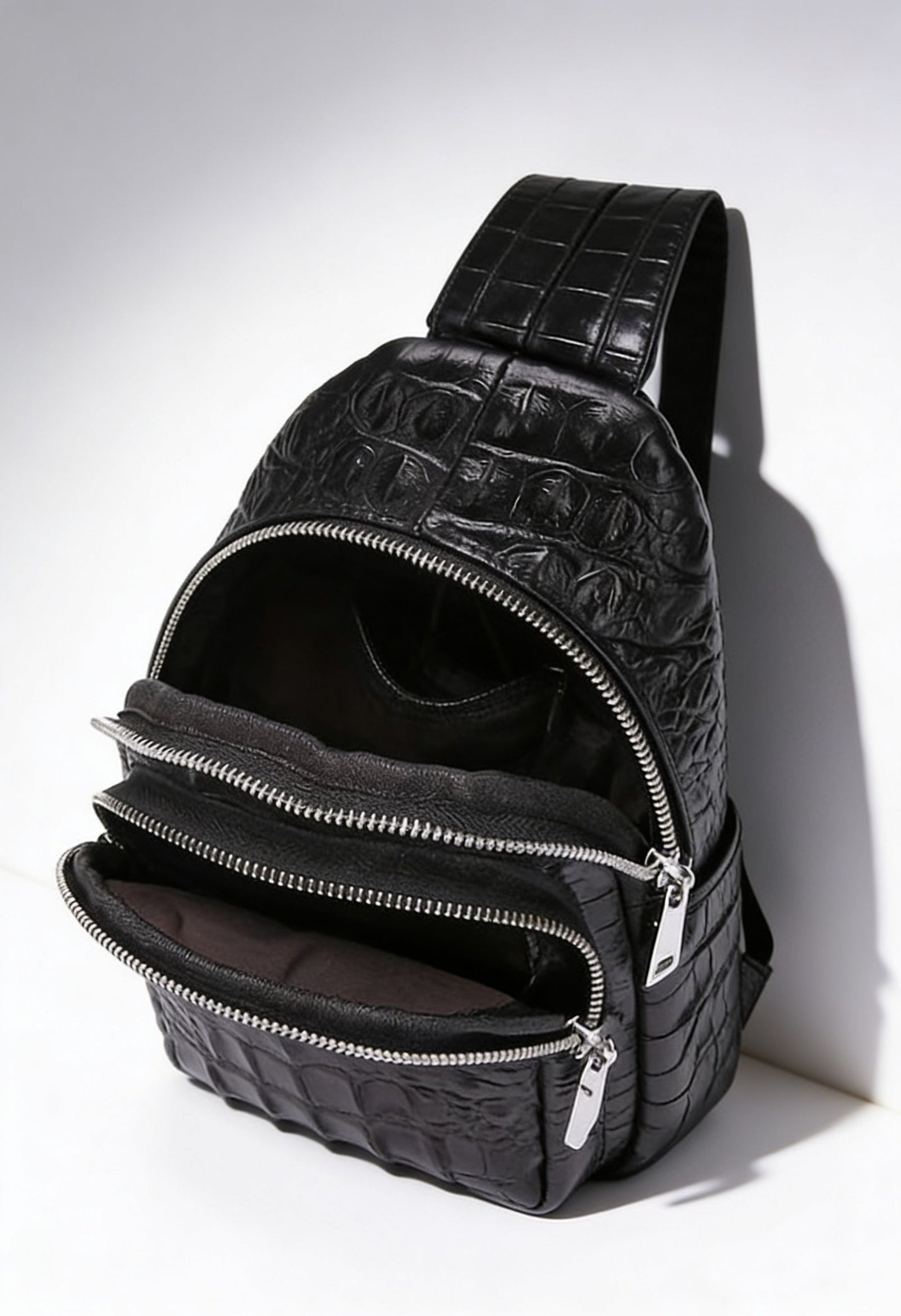 Crocodile Pattern Crossbody Bag — Premium Leather & Secure Zipper