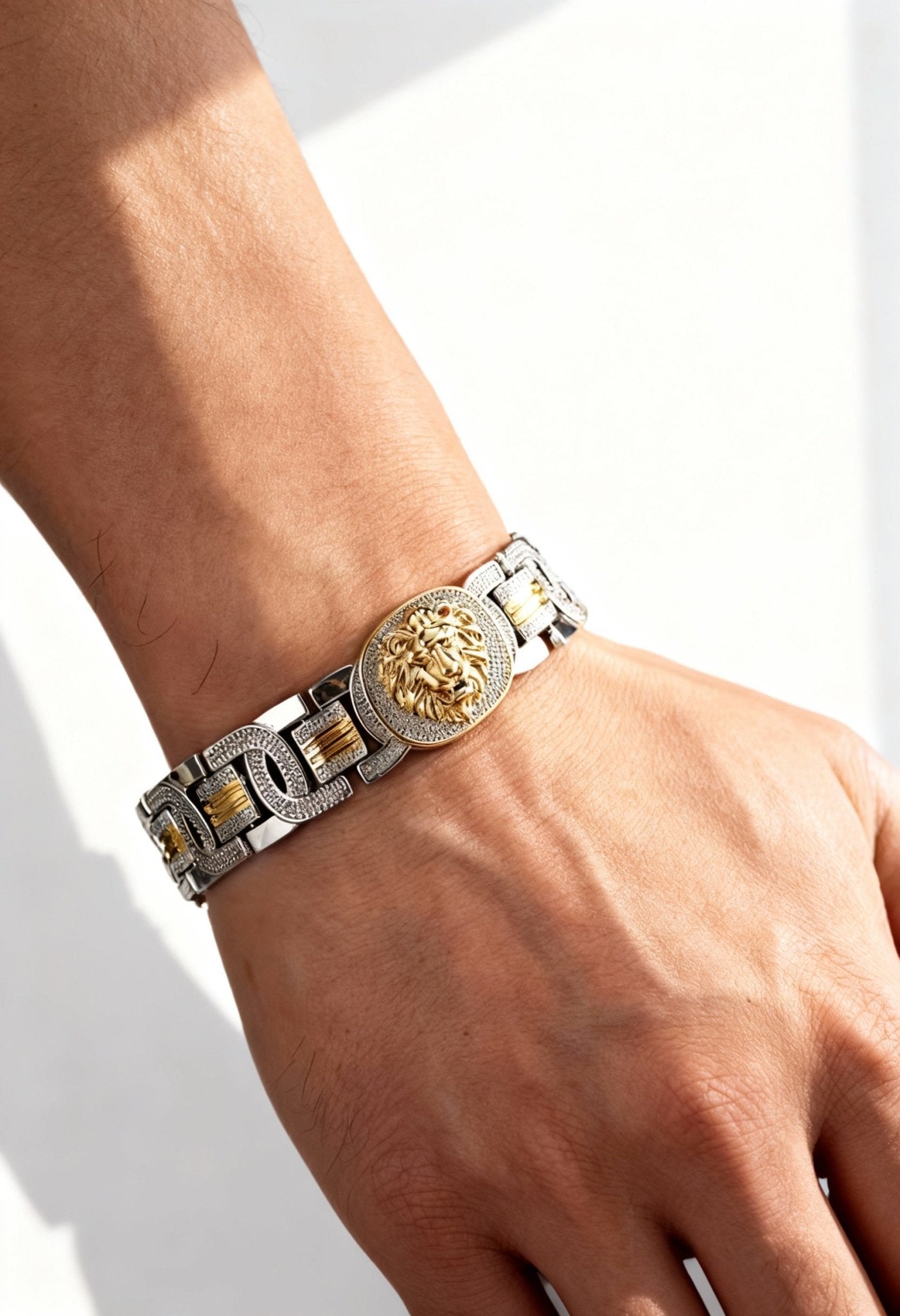 Majestic Lion Gold Bracelet - Vintage Elegance for Men - Menloft