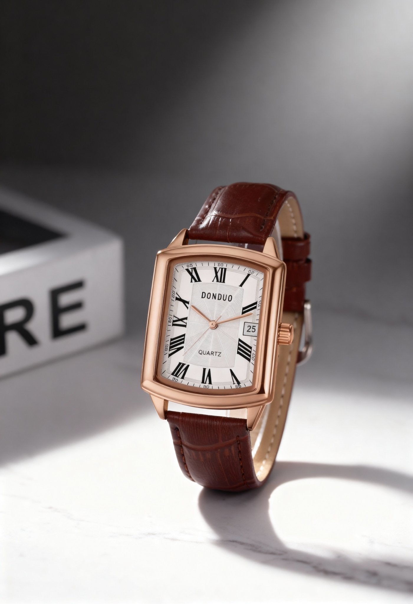 men’s quartz watch worn by model Menloft